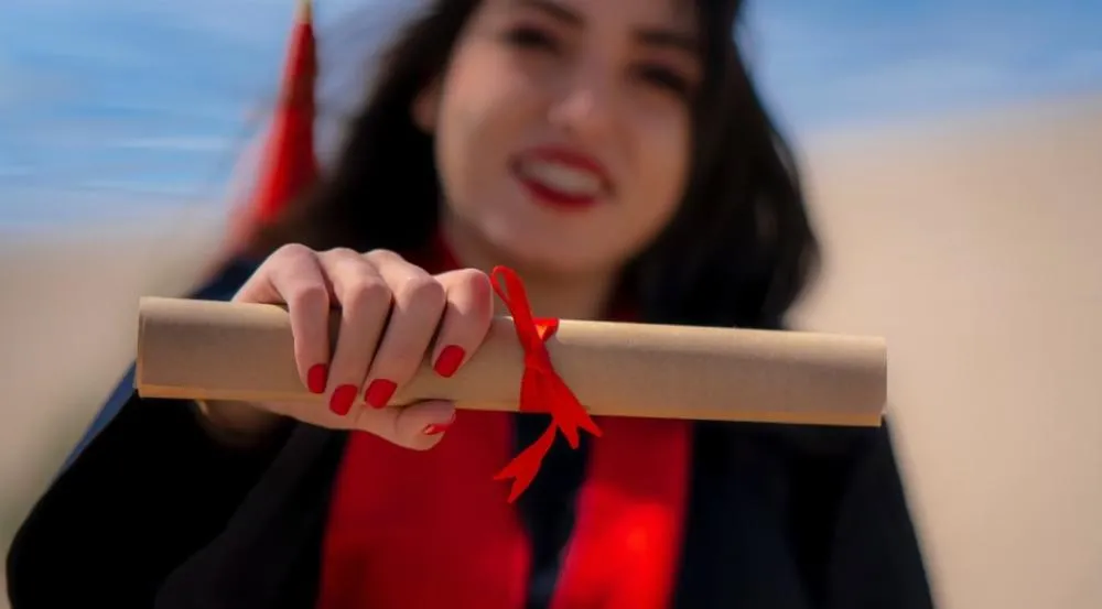 Diploma de graduação passa a ser emitido apenas em formato digital no Brasil