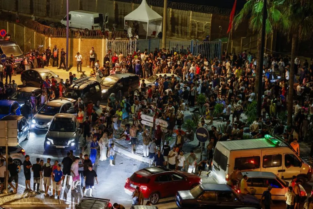 Quase 60 mil migrantes cruzam fronteira e entram em Ceuta, na Espanha
