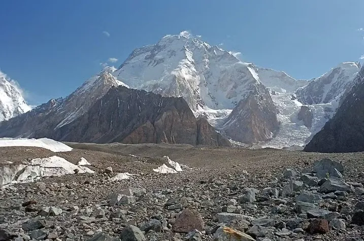 Dez alpinistas desaparecem após avalanche no Paquistão; montanhista famoso está entre os desaparecidos