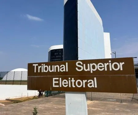 Lula deve liderar tempo de TV; Flávio Bolsonaro aparece em segundo