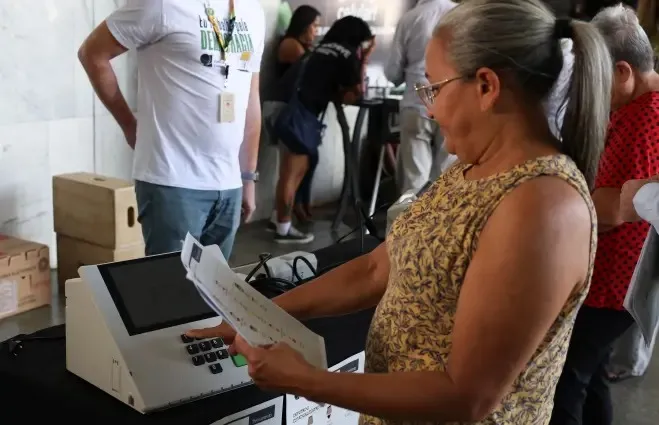 56% dos brasileiros dizem que votariam mesmo sem obrigação, aponta Datafolha
