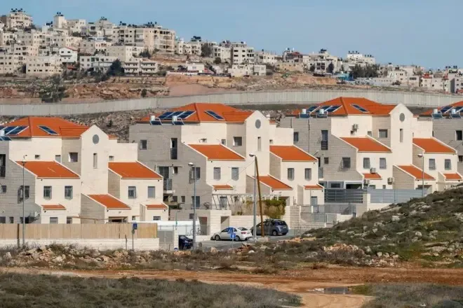 Reino Unido, França e outros 10 países anunciam sanções contra assentamentos israelenses na Cisjordânia