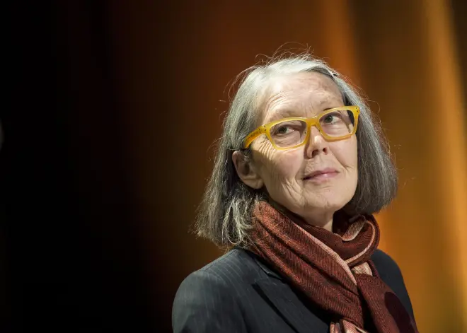 Escritora canadense Anne Carson vence o Prêmio Nobel de Literatura