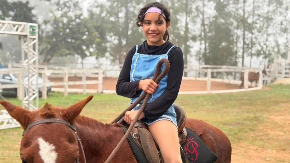 Crianças neurodivergentes participam de passeio terapêutico em haras de Brumadinho
