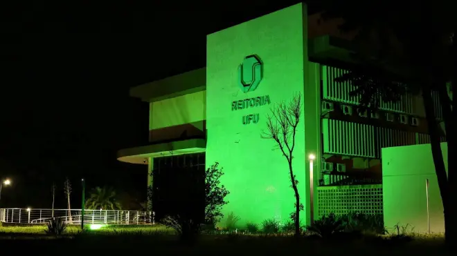 UFU abre concurso para professores com 10 vagas e salários de até R$ 13,7 mil