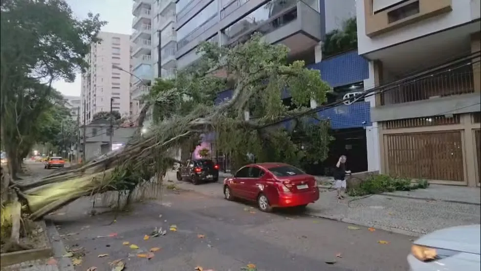 Vendaval deixa mais de 454 mil imóveis sem energia elétrica no Rio de Janeiro
